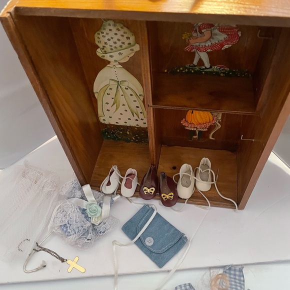 Two Victorian Beauty 8" Porcelain Doll NIB  Vintage Collectible And Accessories - Picture 6 of 11